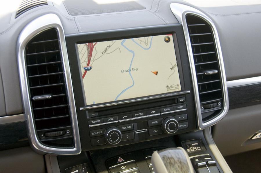  Porsche Cayenne 2011 года  (фото 46 из 107)